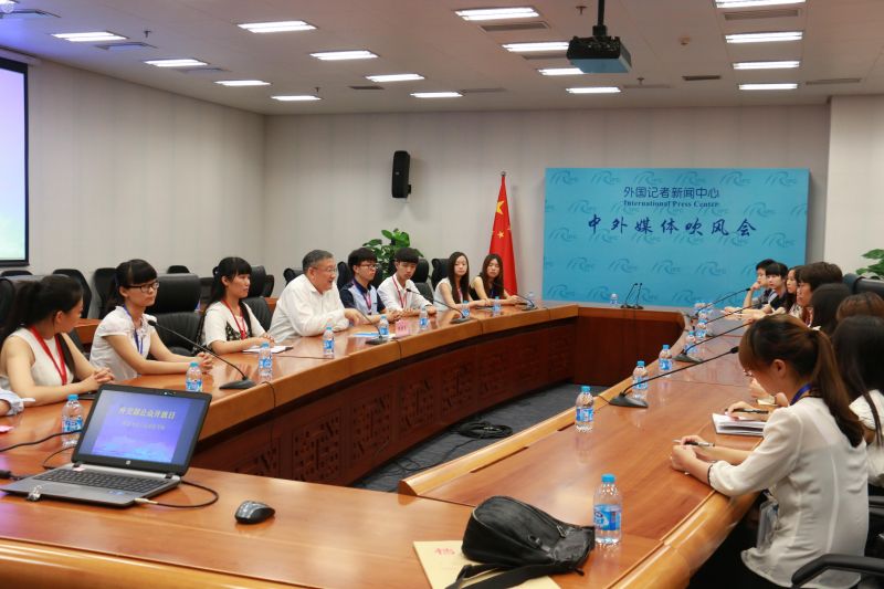 图三:座谈会现场