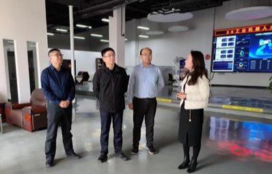 图1、国际学院党委书记杨子波,院长杨晓晖在科海科技考察调研